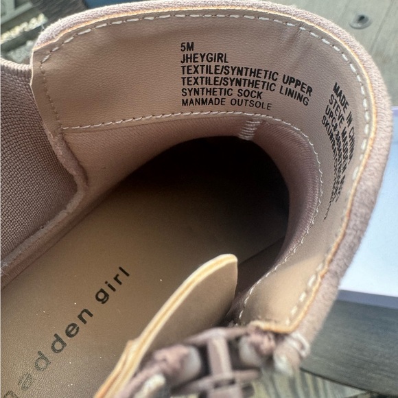 New booties for girls! - Picture 5 of 6